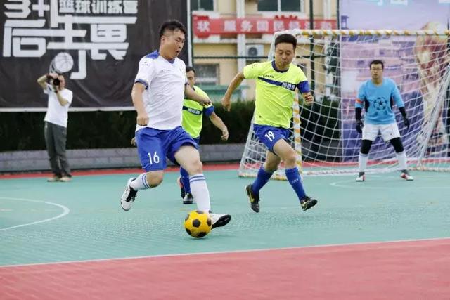 国羽男队半决赛对阵印度：石宇奇与拉克什亚较量